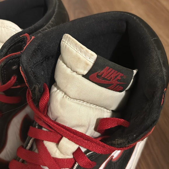 Men’s Air Jordan 1 Bloodlines - Size 11 ❤️Host Pick❤️ - Picture 4 of 8